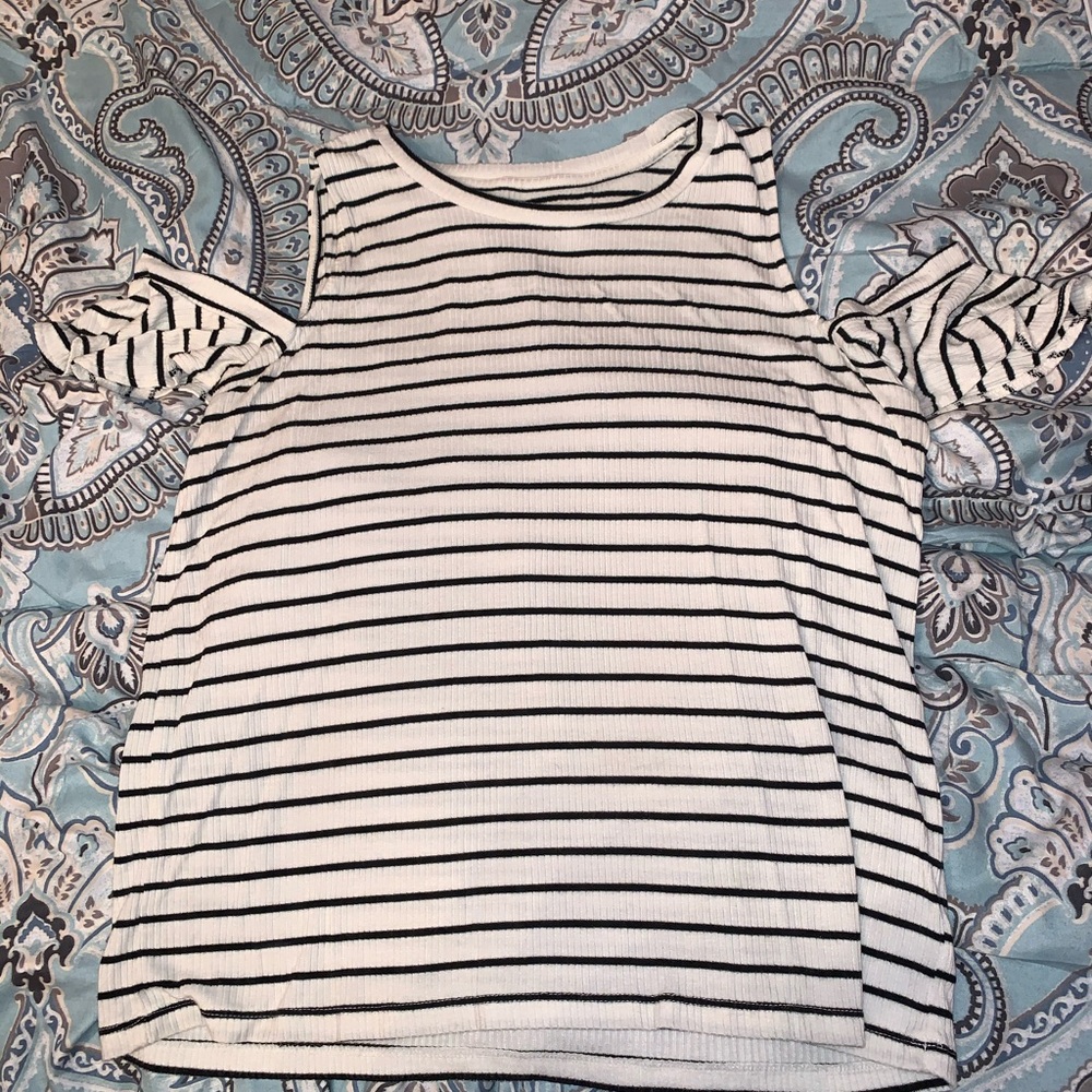 Cut shoulder stripped t shirt